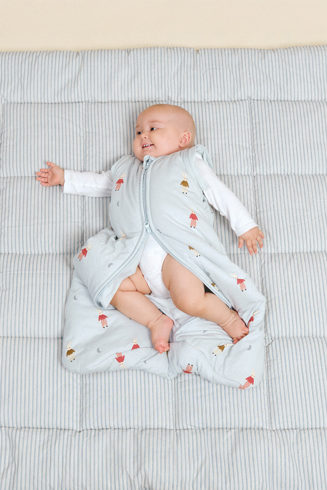 Sac de couchage pour bébé avec manches - Lapins endormis - TOG 2.5