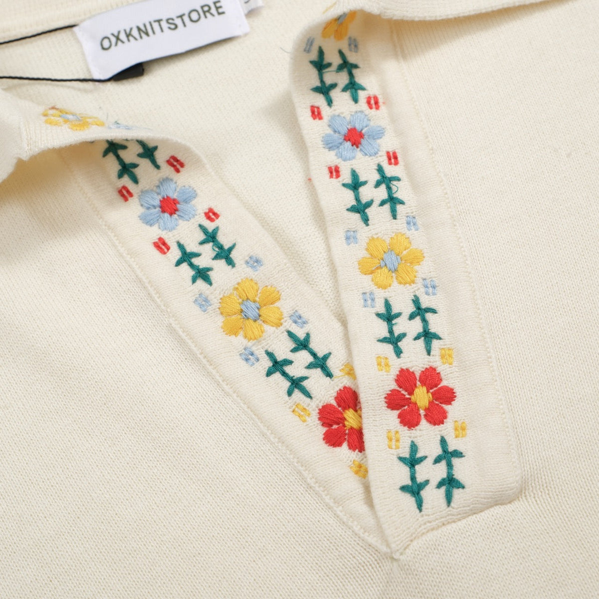 Pull rétro crème pour homme des années 70 avec col floral brodé