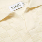 Chemise polo rétro blanc cassé à texture, col V pour homme