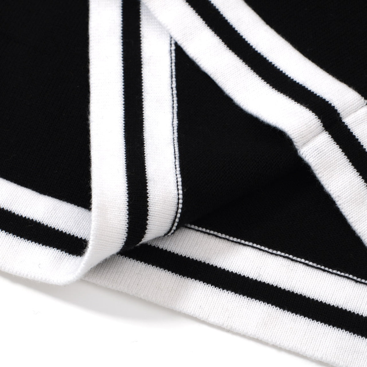 Pull-over rétro varsity pour homme – Noir vintage avec rayures blanches