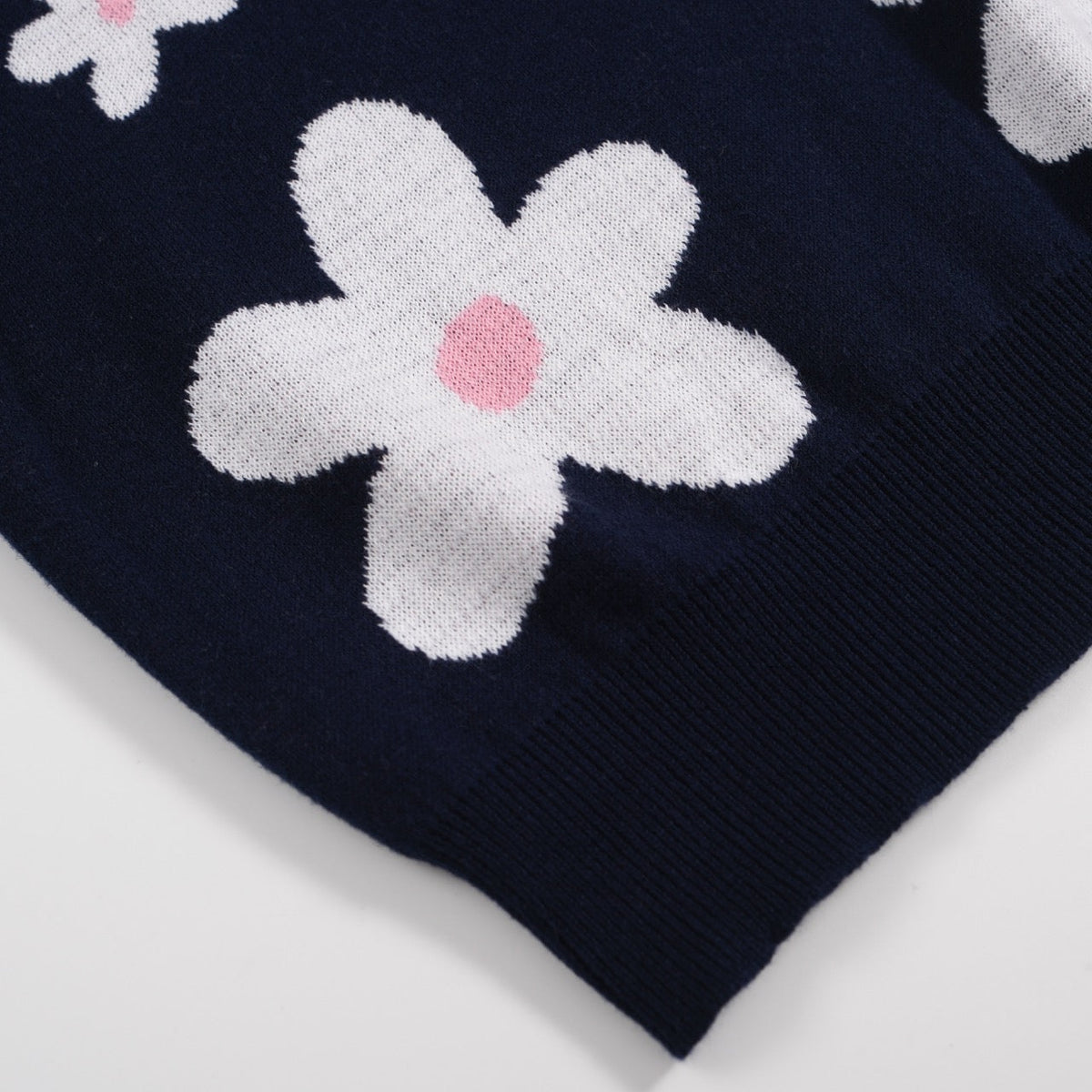 Polo tricot vintage marine à motifs marguerites pour homme – Col rose rétro des années 70