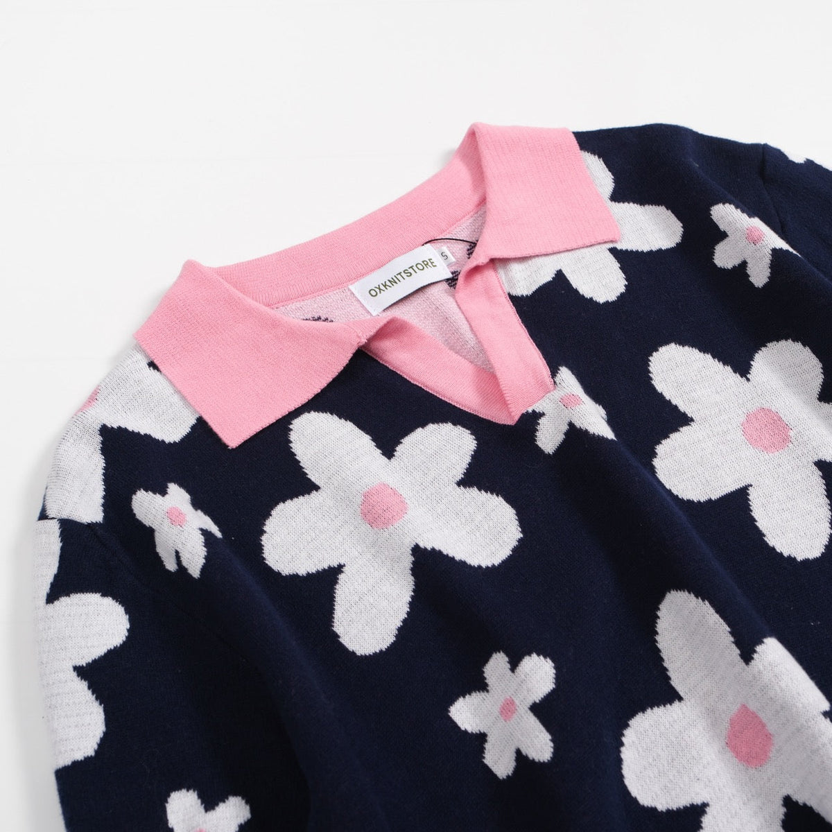 Polo tricot vintage marine à motifs marguerites pour homme – Col rose rétro des années 70