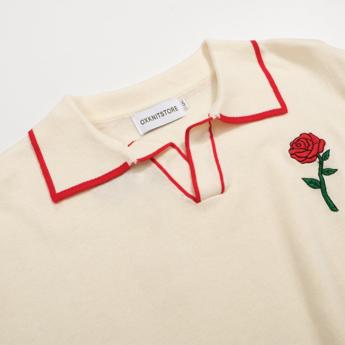 Chemise polo vintage pour homme – Chemise crème à boutons avec broderie rose rétro