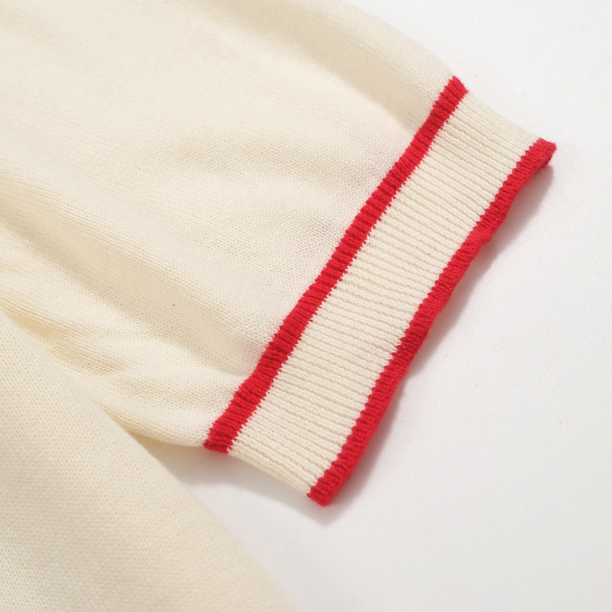Chemise polo vintage pour homme – Chemise crème à boutons avec broderie rose rétro