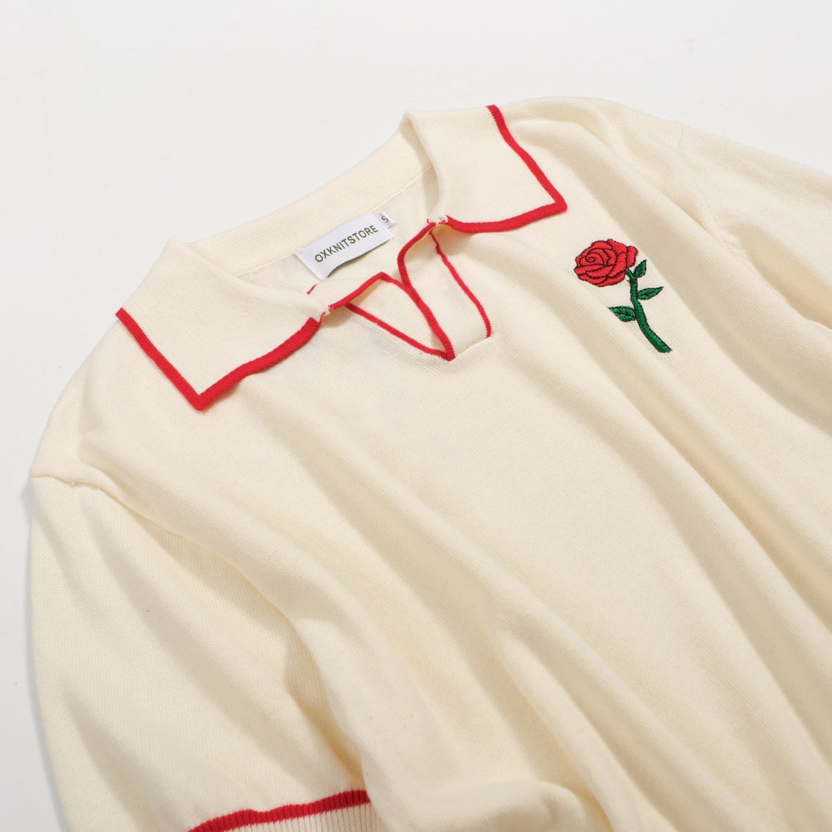 Chemise polo vintage pour homme – Chemise crème à boutons avec broderie rose rétro