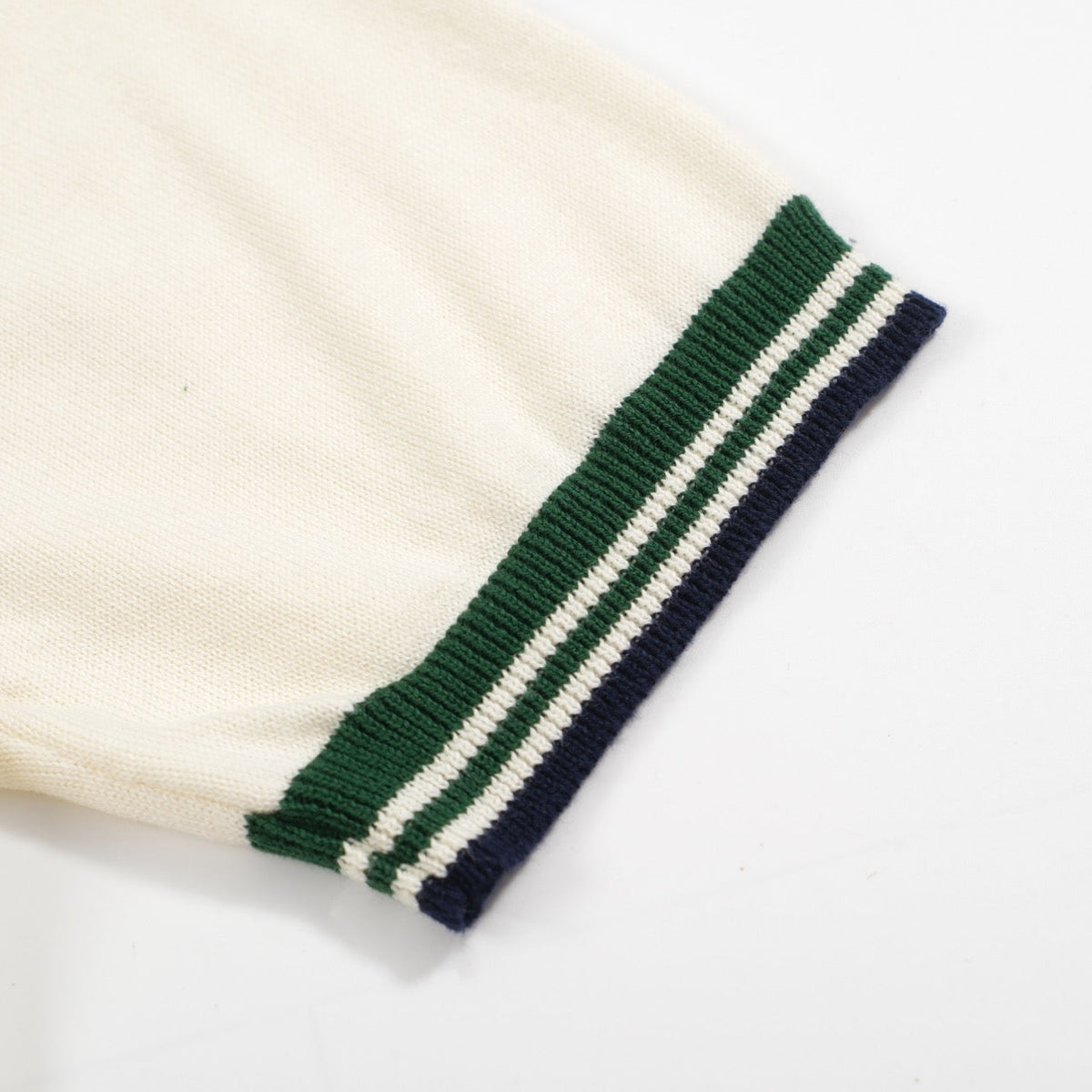 Chemise polo vintage homme années 70 – Crème rétro avec col et bordures rayées vertes