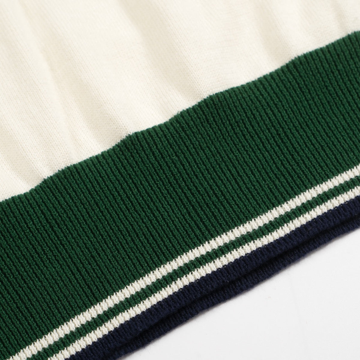 Chemise polo vintage homme années 70 – Crème rétro avec col et bordures rayées vertes
