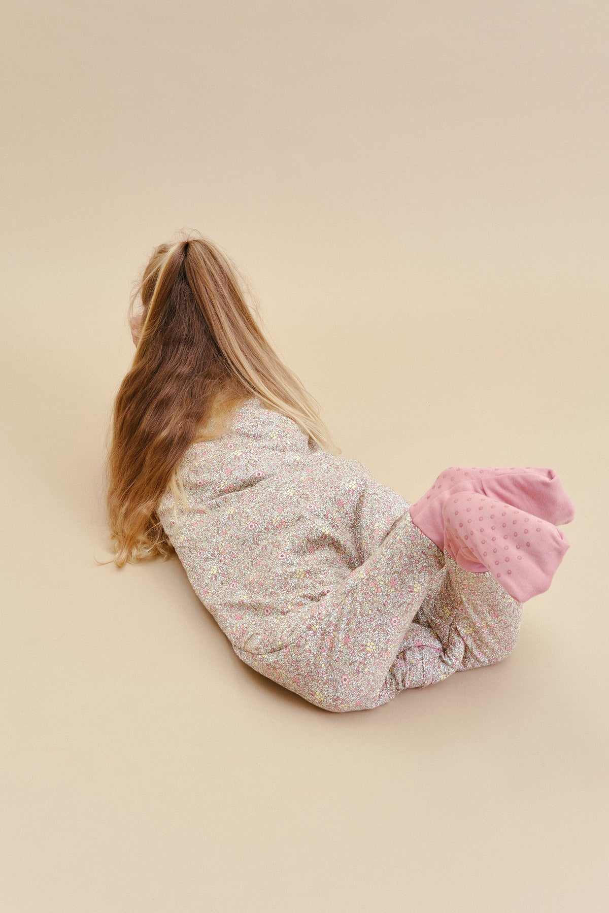 Combinaison de sommeil avec chaussettes - Floral Pastel - TOG 2.5