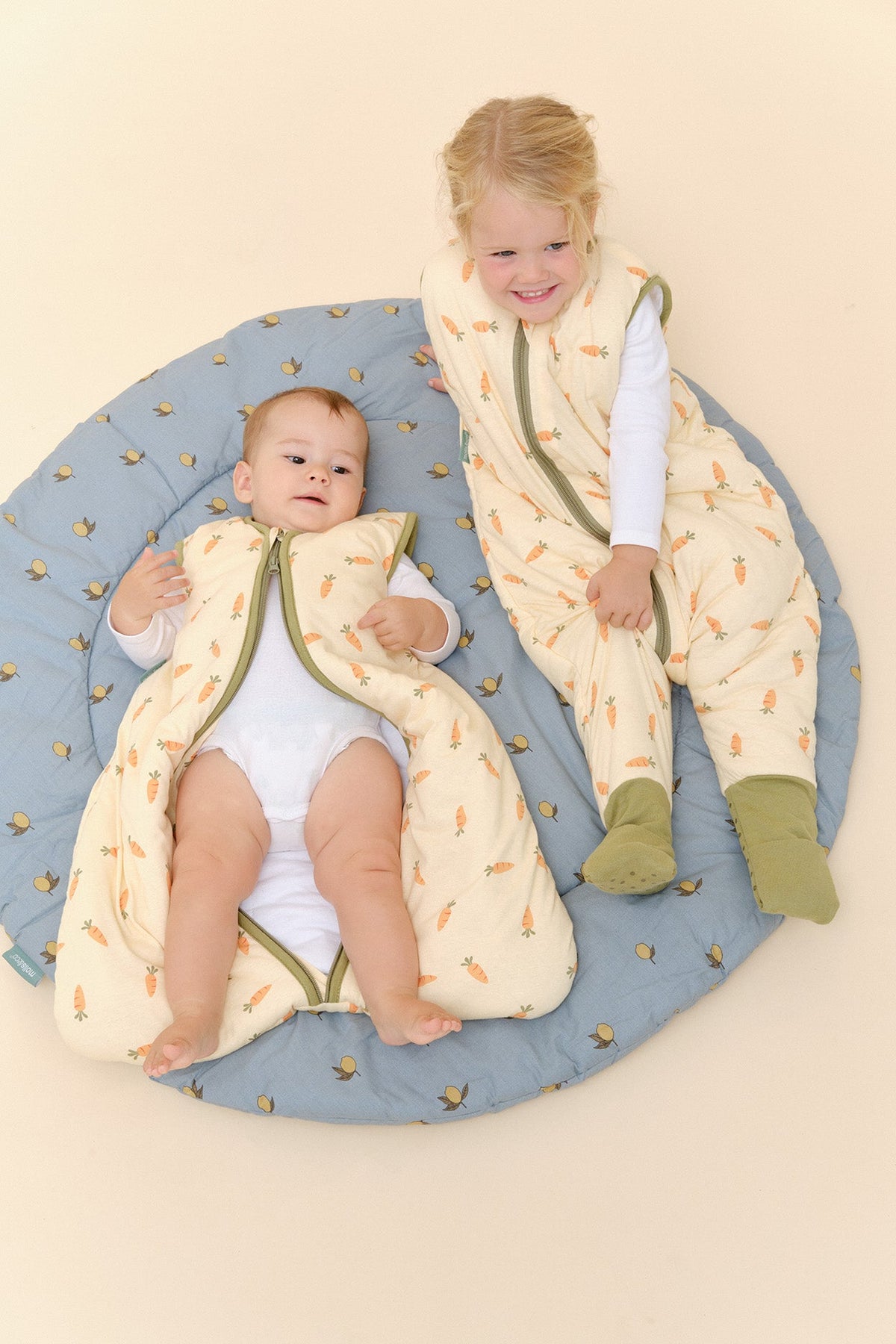 Combinaison de sommeil avec chaussettes - Carottes - TOG 2.5