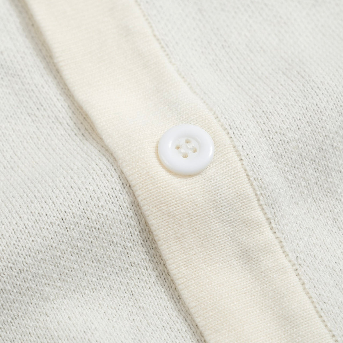 Chemise rétro en maille pour homme – Crème vintage à boutons avec motif de chat noir