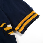 Pull vintage à manches courtes en tricot bleu marine avec motif abeille