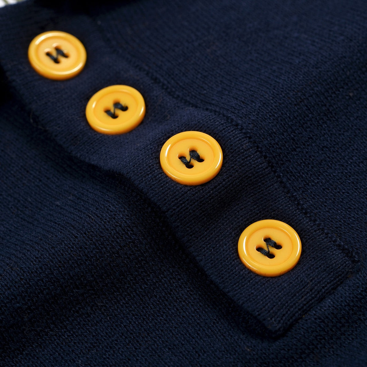 Pull vintage à manches courtes en tricot bleu marine avec motif abeille