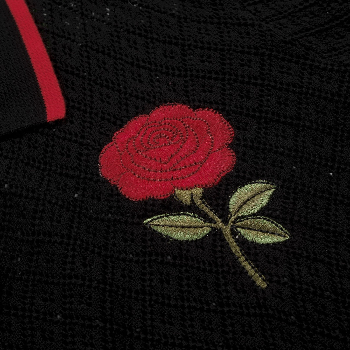 Cardigan vintage noir en maille pour homme avec broderie rose en mesh