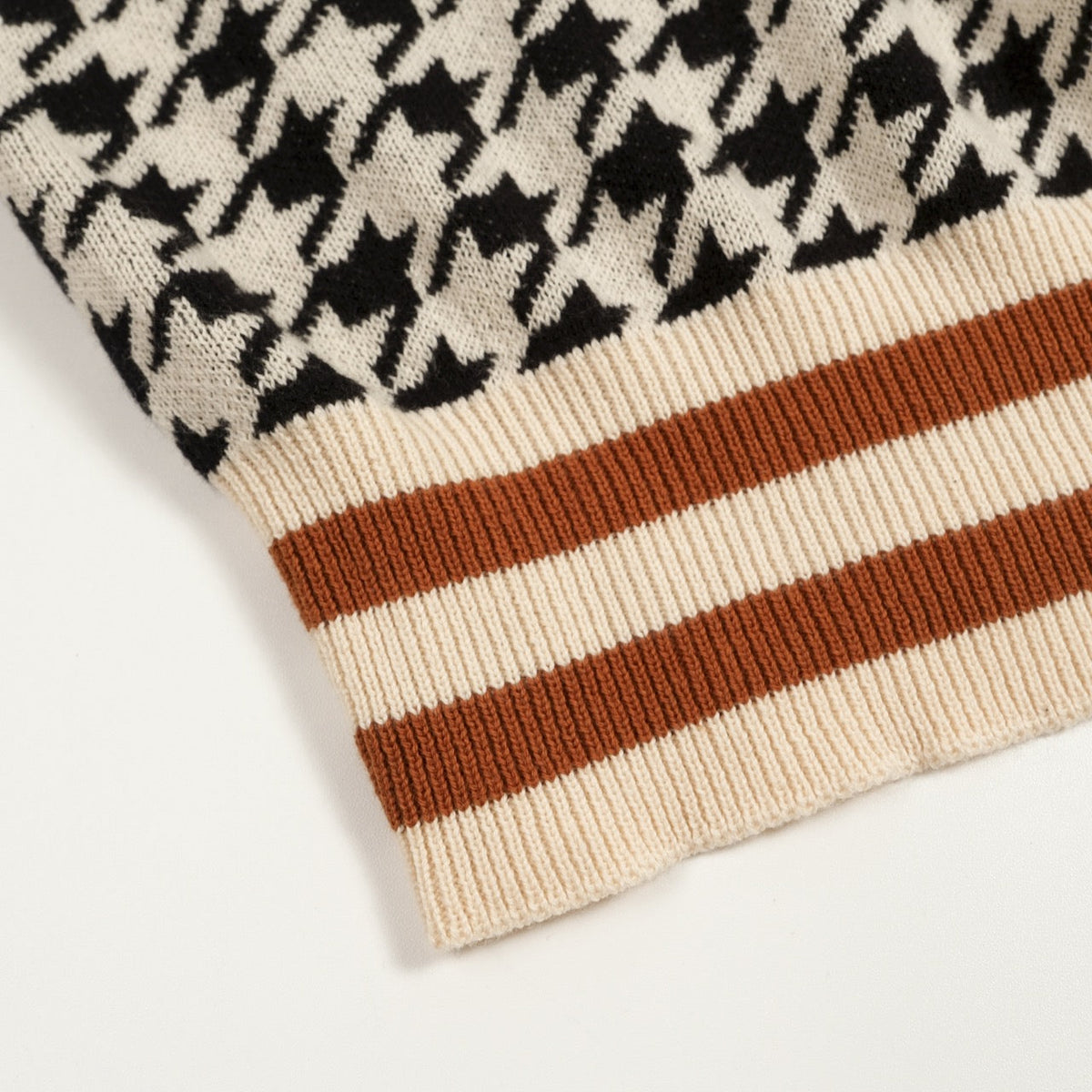 Cardigan vintage noir en maille jacquard à chevrons pour homme