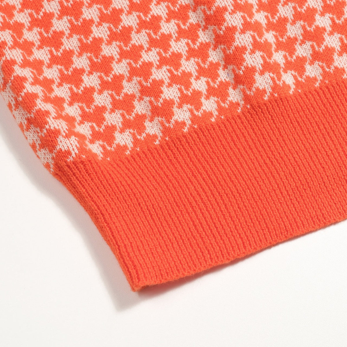 Pull en maille jacquard orange à motif pied-de-poule classique pour homme