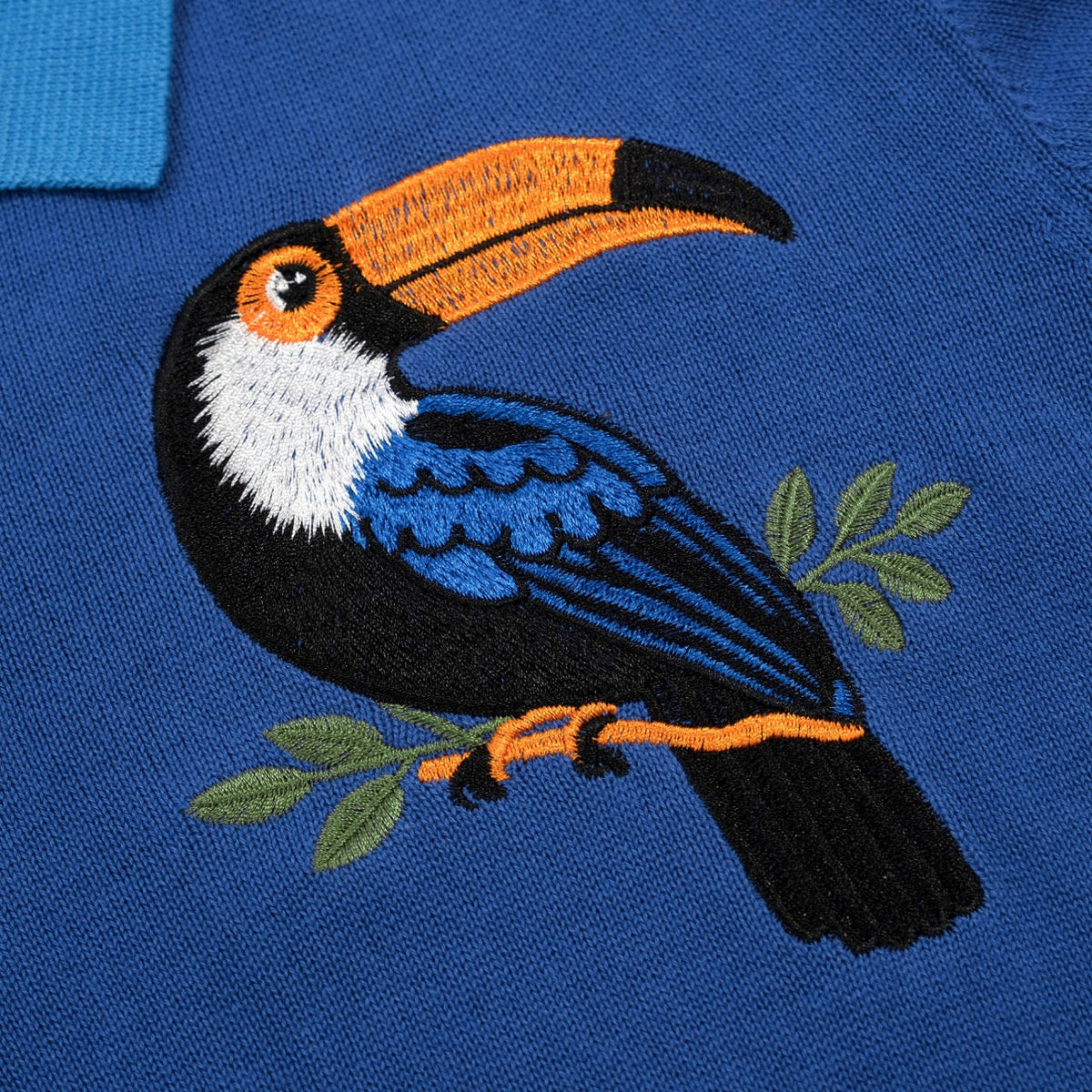 Pull Vintage Bleu pour Homme à Col en V, Tricoté avec Broderie Animale