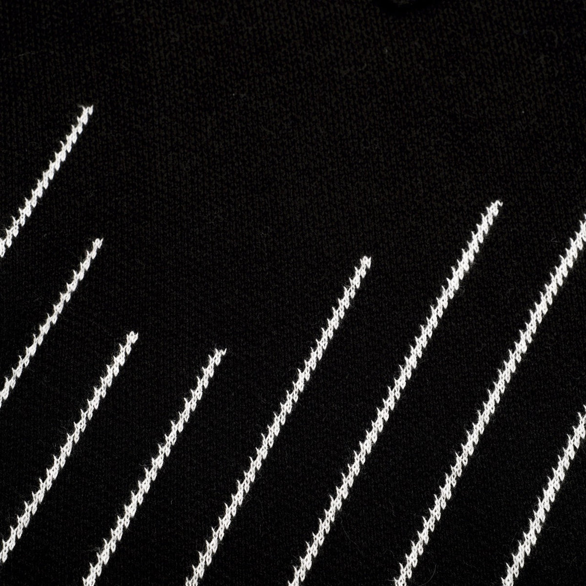 Pull en maille jacquard noir à rayures diagonales rétro pour homme
