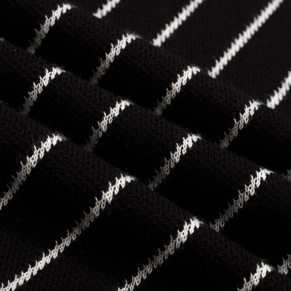 Pull en maille jacquard noir à rayures diagonales rétro pour homme
