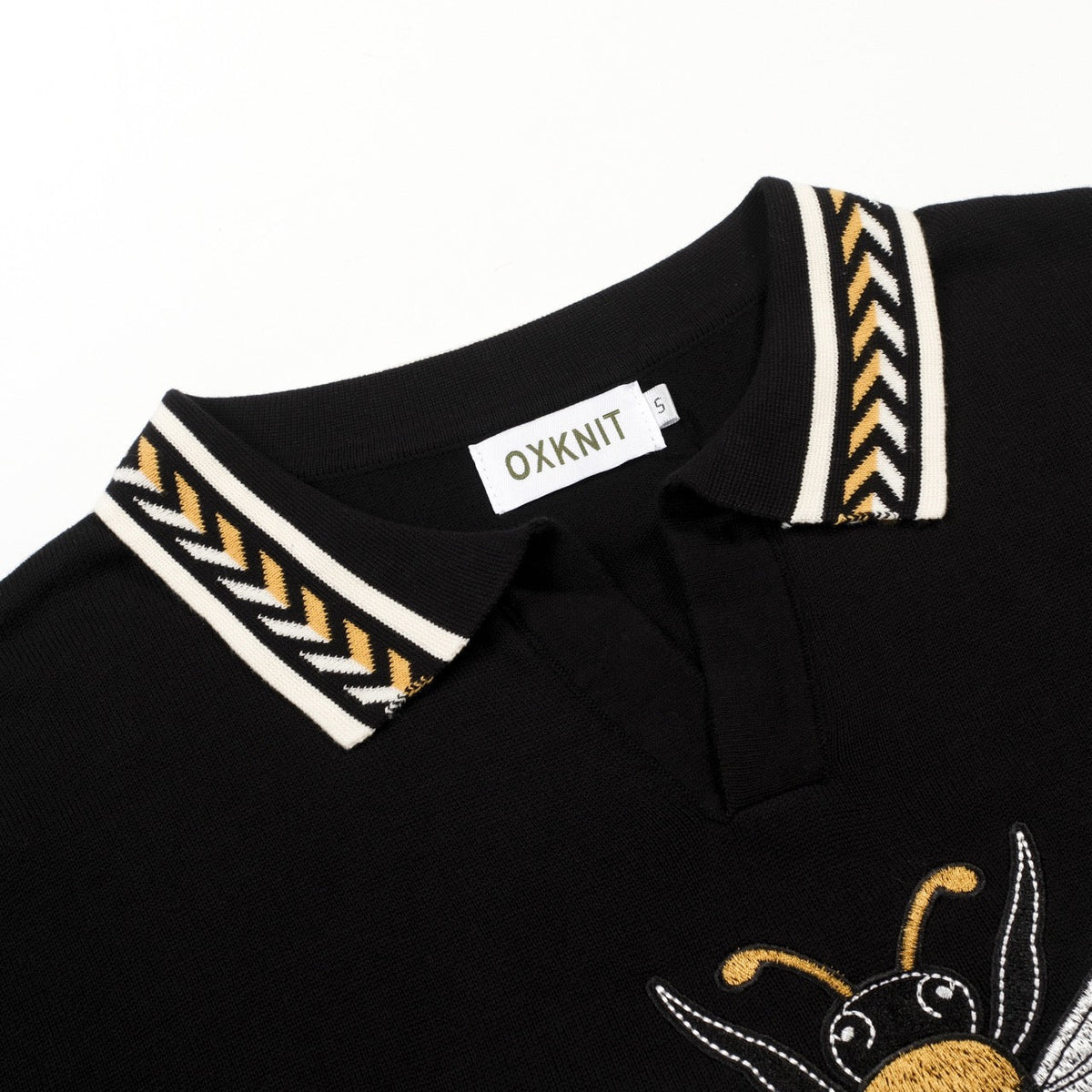 Pull en maille noire pour homme avec broderie d'abeille vintage italienne