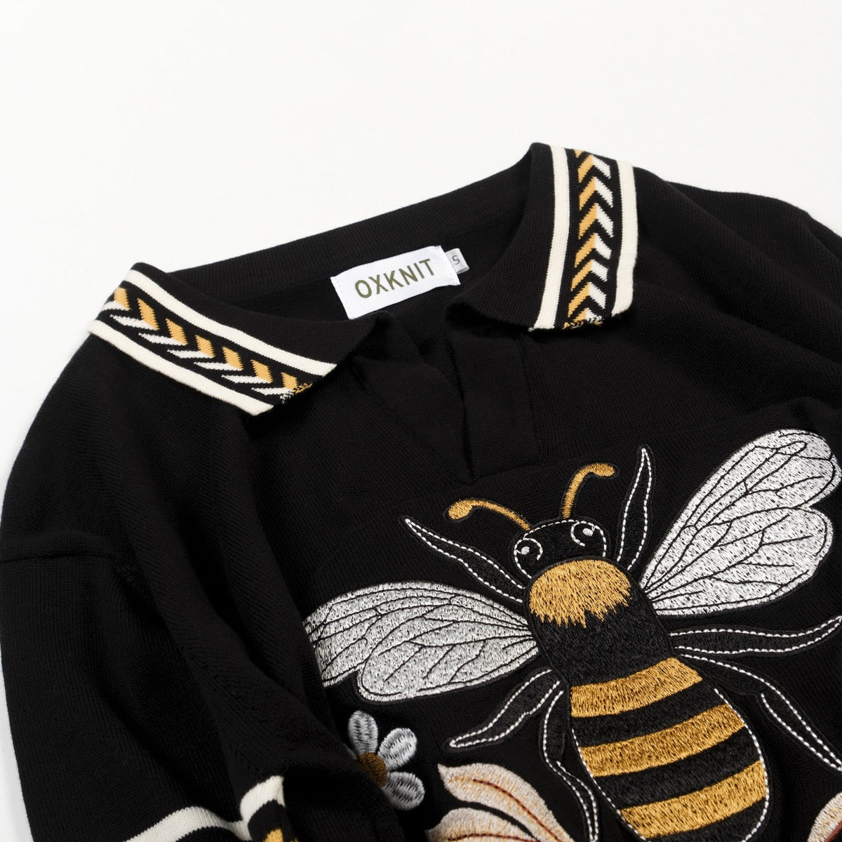 Pull en maille noire pour homme avec broderie d'abeille vintage italienne