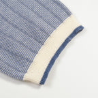 Polo tricoté bleu pour homme au style sportif des années 70