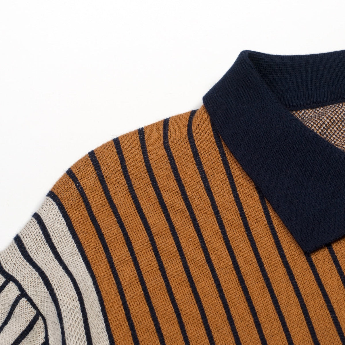 Pull en tricot rayé marron style années 60 pour homme