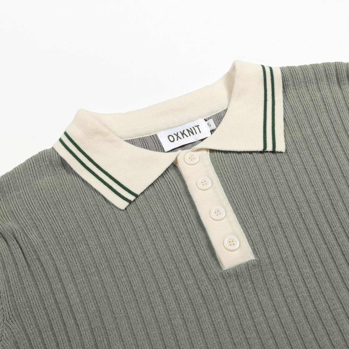 Pull en maille verte minimaliste style années 70 pour homme