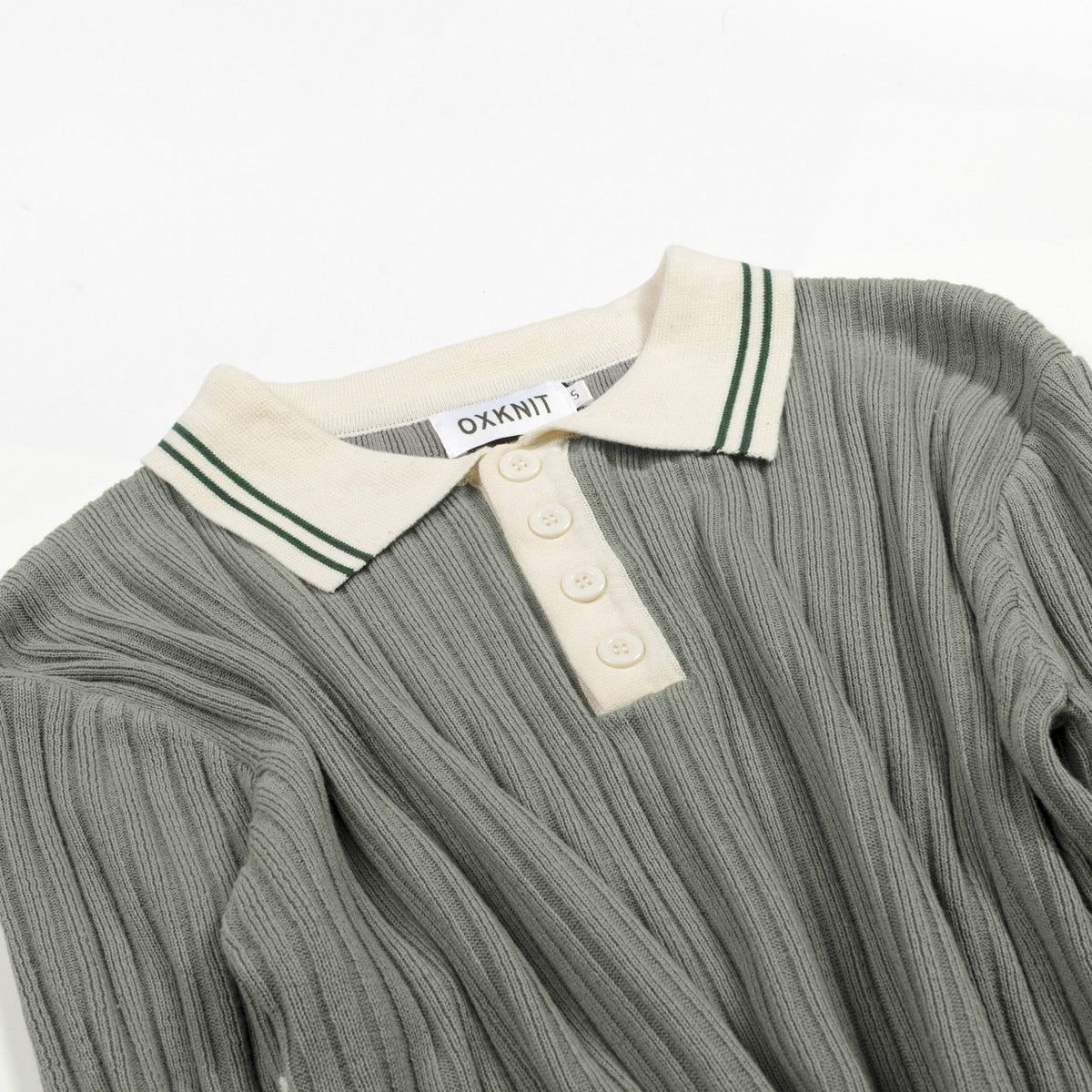 Pull en maille verte minimaliste style années 70 pour homme