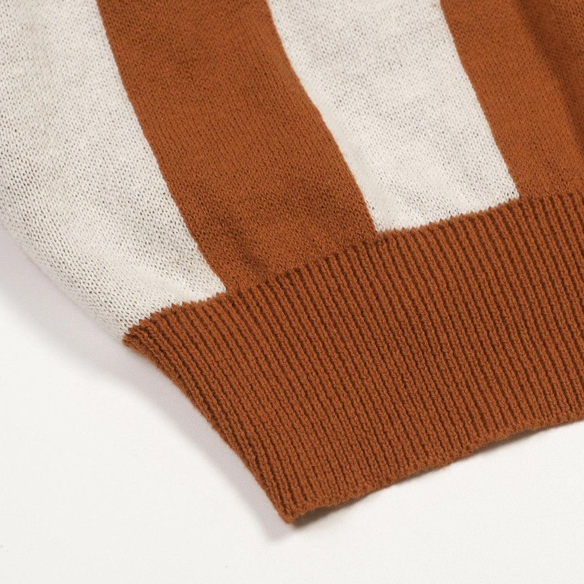Pull en tricot rétro caramel brun pour homme