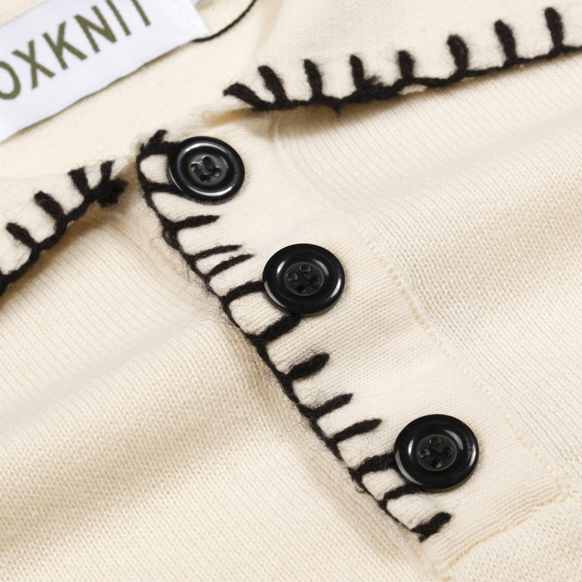 Pull rétro abricot pour homme avec cœur brodé et franges