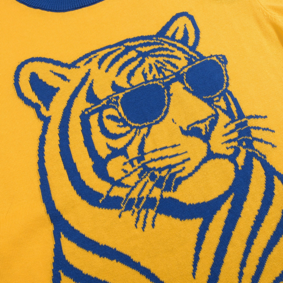 T-shirt tricoté jaune rétro des années 70 pour homme avec motif de tigre ludique
