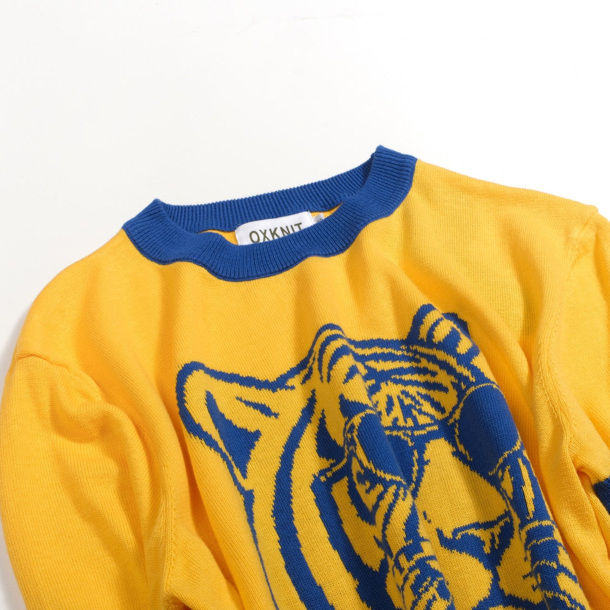 T-shirt tricoté jaune rétro des années 70 pour homme avec motif de tigre ludique
