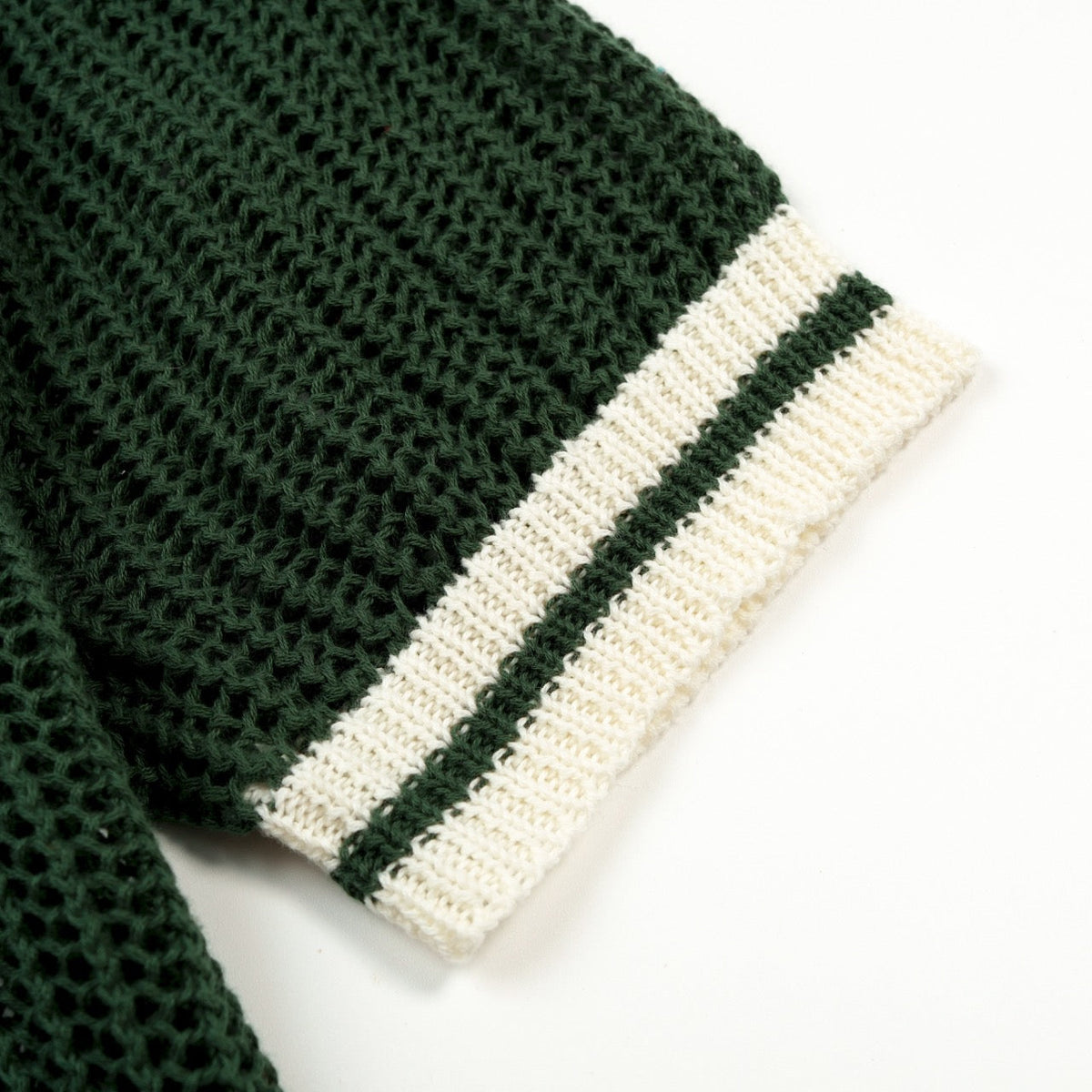 Pull en maille ajourée verte style années 70 pour homme avec col montant