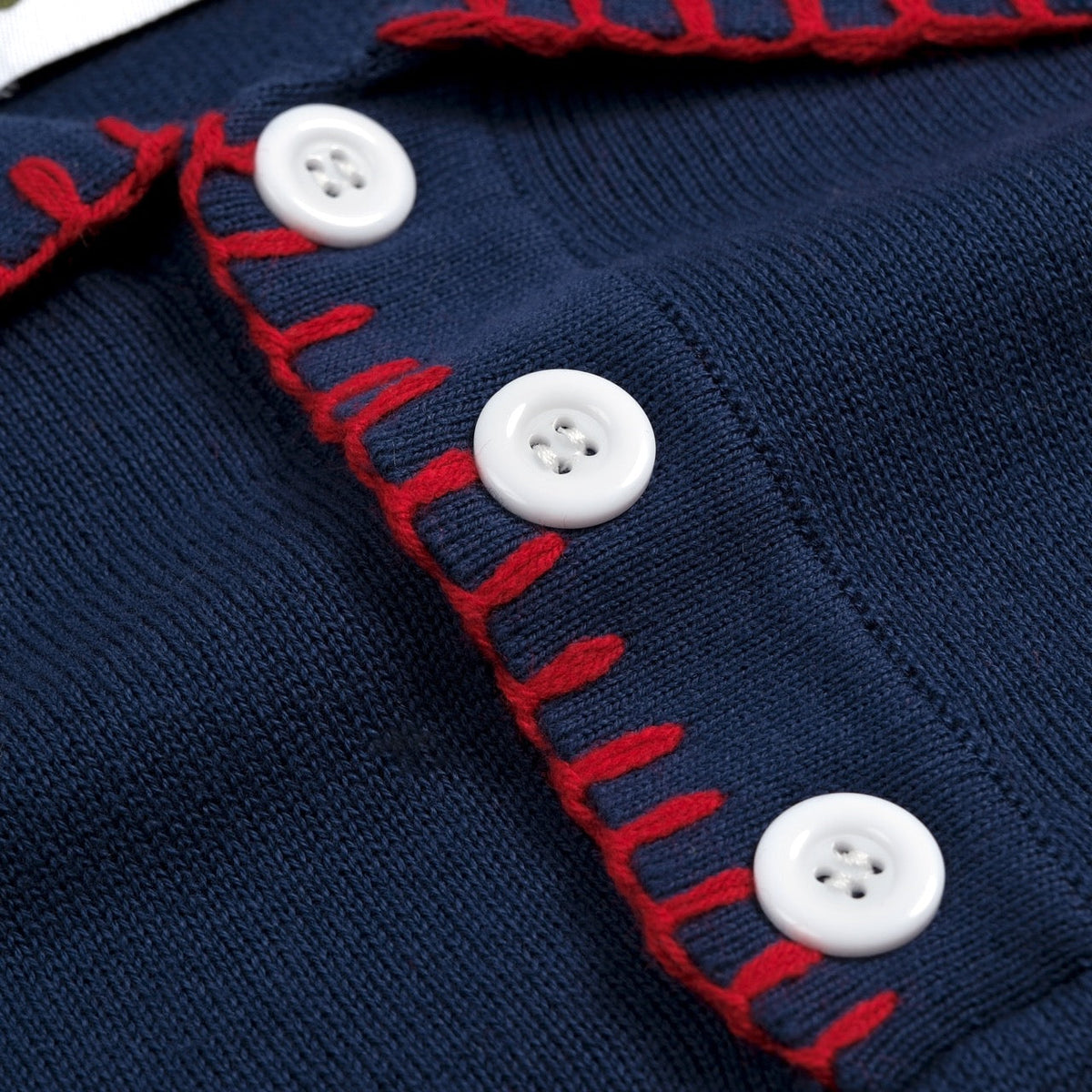 Pull en maille bleu marine pour homme avec motif de cœur brodé