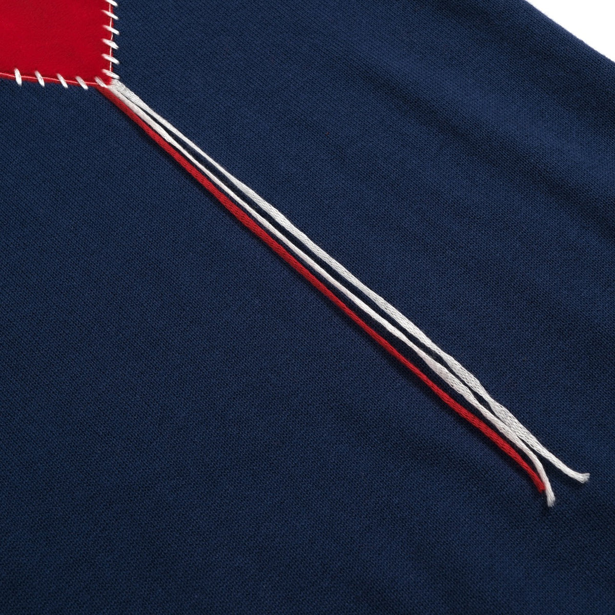 Pull en maille bleu marine pour homme avec motif de cœur brodé
