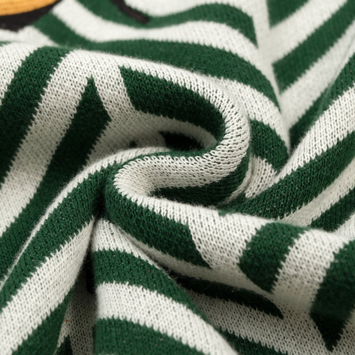 Classique T-shirt vert pour homme en tricot avec broderie d'abeille