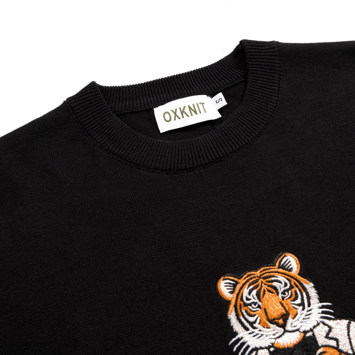 Pull Classique Noir Rétro pour Homme avec Broderie de Tigre