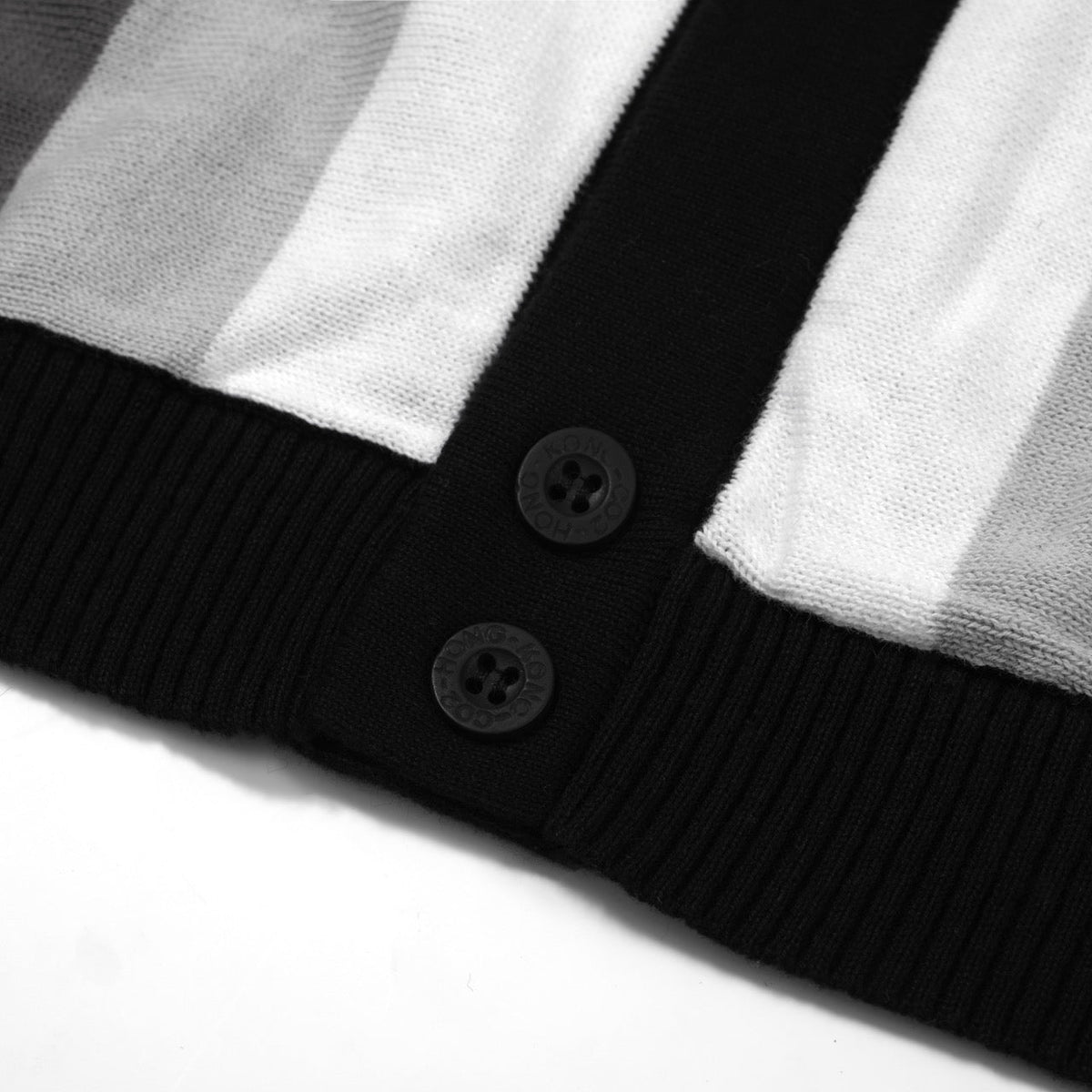 Chemise à rayures monochromes des années 60 pour homme – Noir, Blanc et Gris avec boutons polo