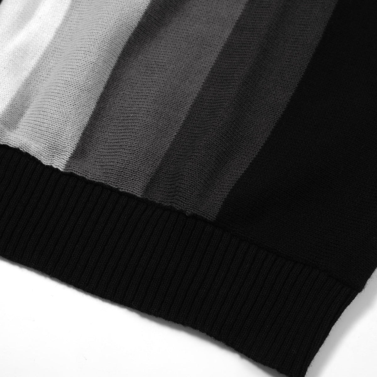 Chemise à rayures monochromes des années 60 pour homme – Noir, Blanc et Gris avec boutons polo