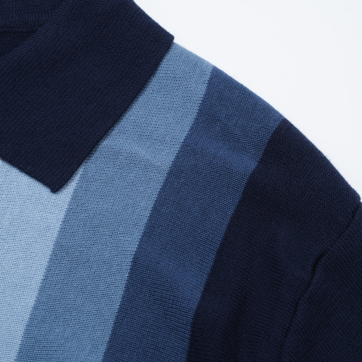 Chemise à rayures verticales rétro des années 60 pour homme – Bleu marine et ciel avec boutons polo