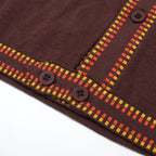 Chemise en maille rétro des années 70 pour homme – Marron avec bordure à carreaux jaunes et rouges