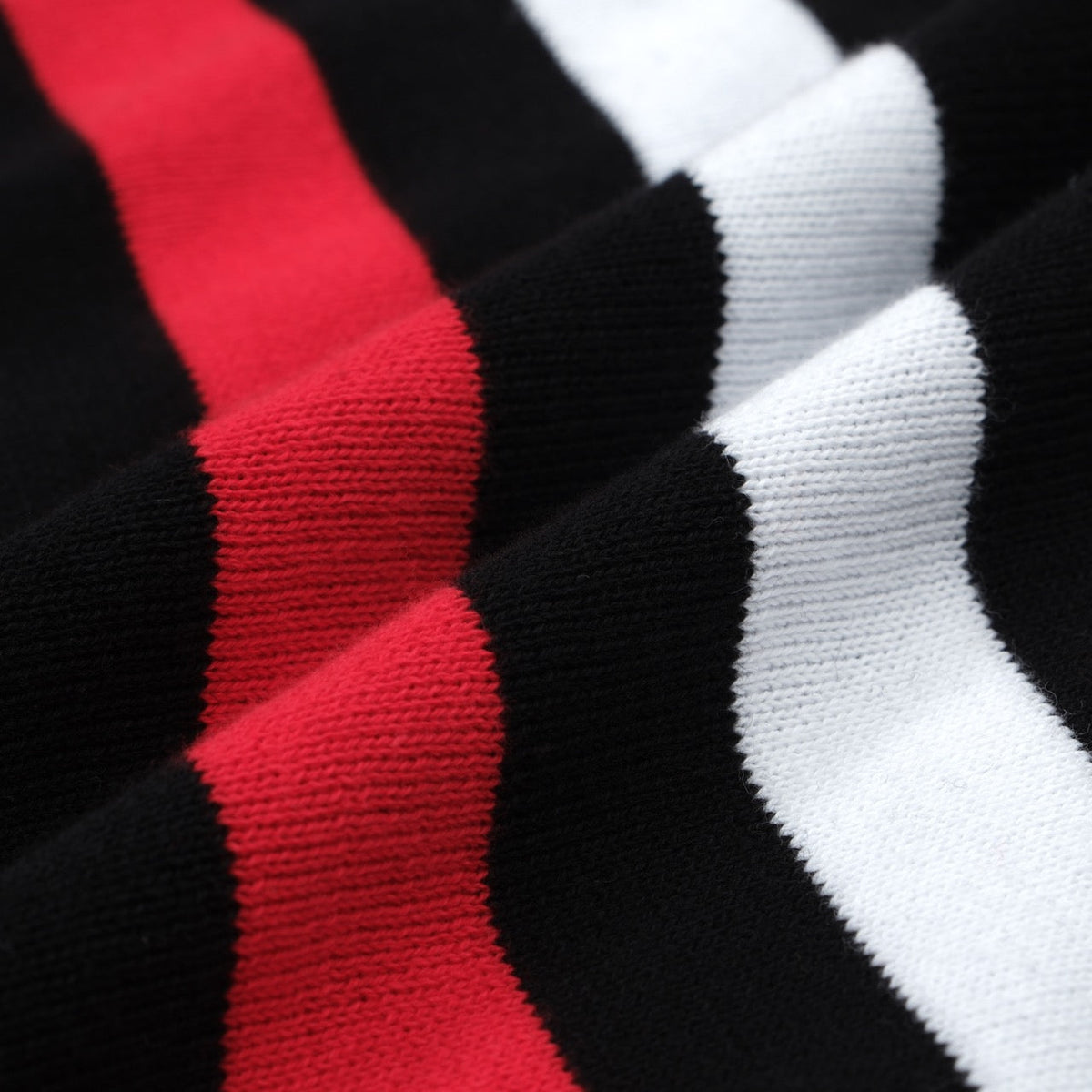 Veste rétro en maille des années 70 pour hommes – Noir vintage avec rayures verticales rouges et blanches, à fermeture éclair