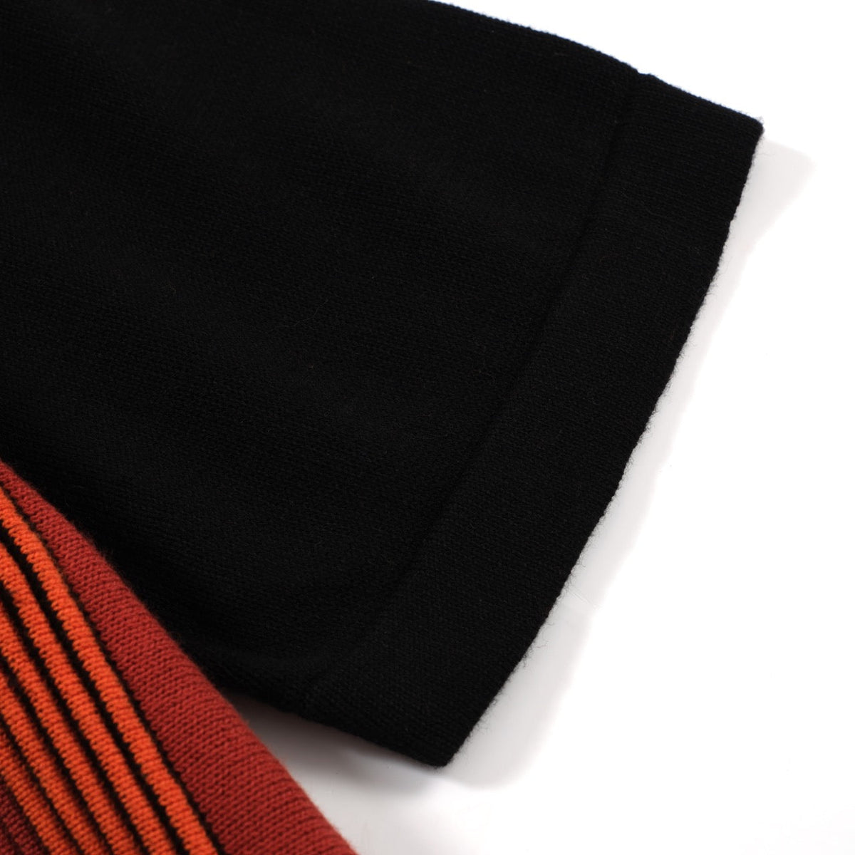 Pull zippé à rayures rétro pour homme – Style années 60 en rouge foncé et noir
