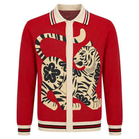 Cardigan rétro en maille jacquard tigre pour homme - Création de Jess Miller
