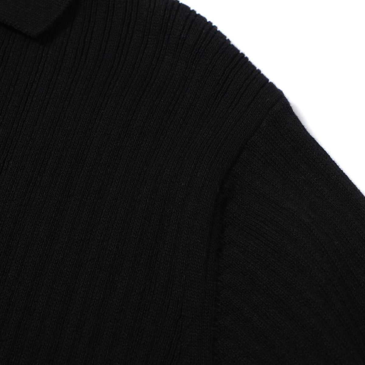 Chemise rétro minimaliste en jersey noir à côtes pour homme des années 60