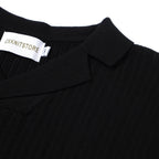 Chemise rétro minimaliste en jersey noir à côtes pour homme des années 60