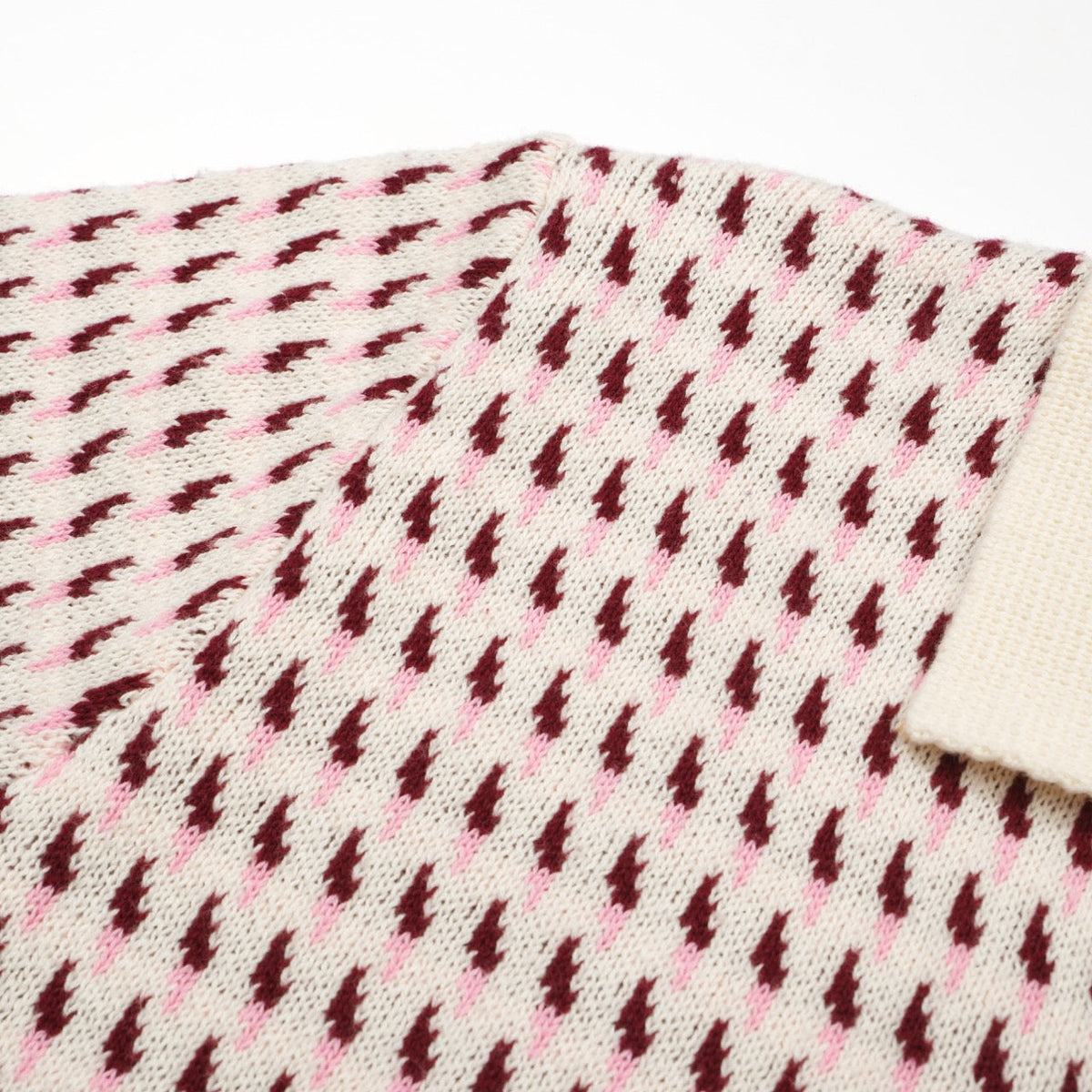 Polo en tricot crème vintage des années 60 pour homme – Motif micro bordeaux rétro