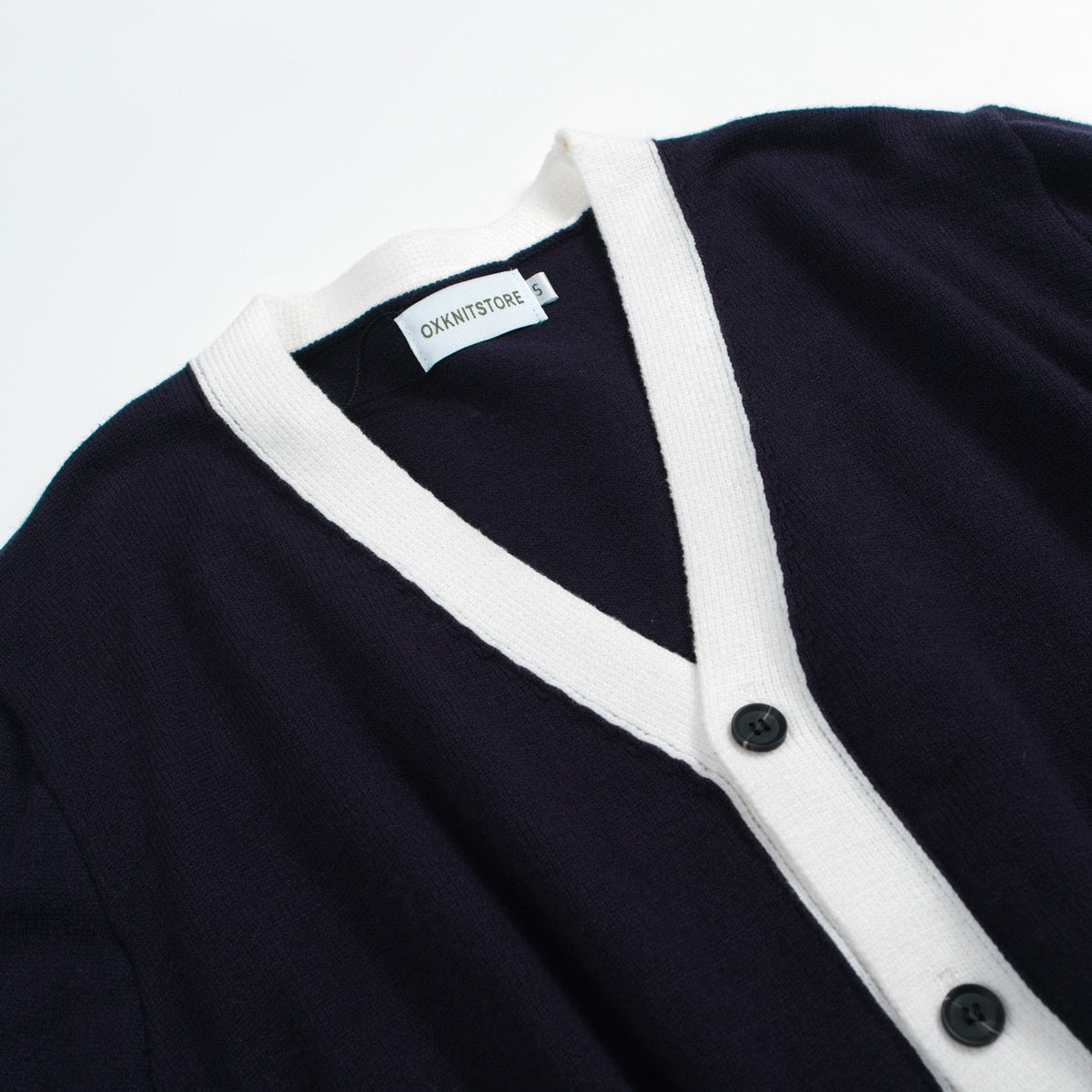 Veste Vintage Marine pour Homme – Gilet en Maille Rétro avec Bordures Contrastées et Col V Profond