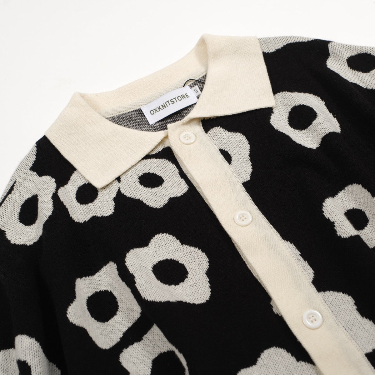 Chemise Polo Rétro à Fleurs Noires et Crème pour Homme – Modèle Années 60