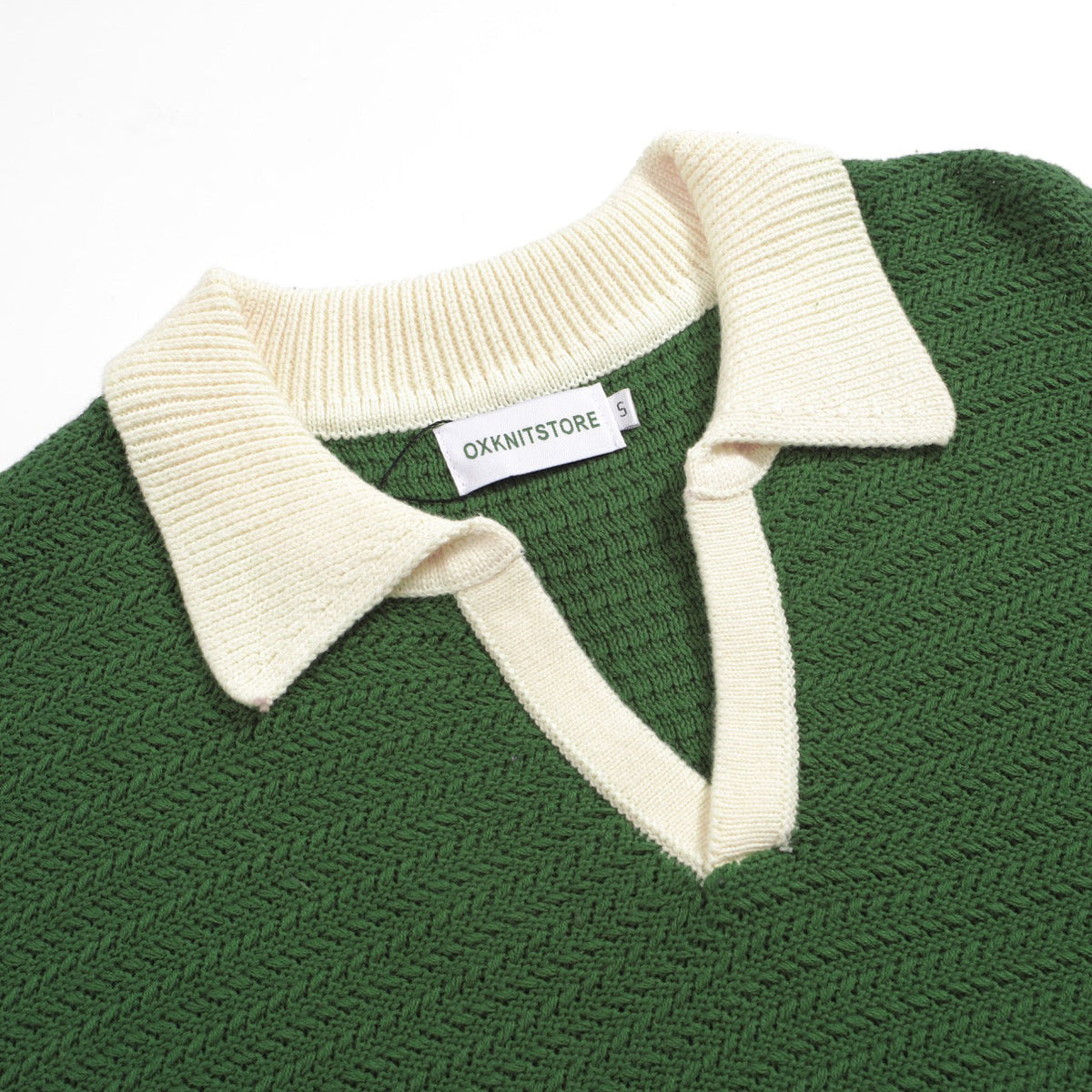 Chemise Polo à Col Ouvert Homme – Style Années 60 en Vert avec Bordure Crème